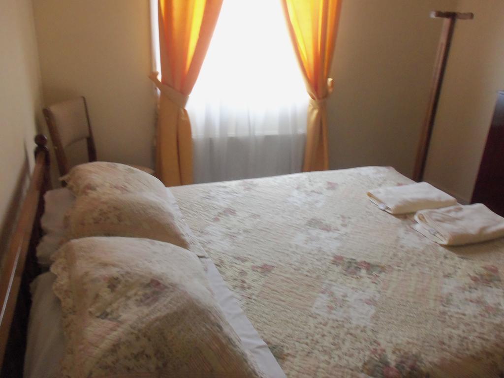 Hostal Joshiken Punta Arenas Exterior photo